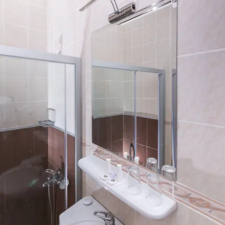 Club Phellos מלון