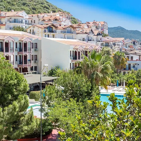 Club Phellos מלון