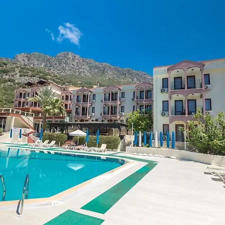 מלון Club Phellos 3*