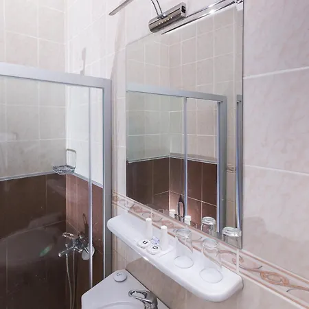 Club Phellos מלון 3*