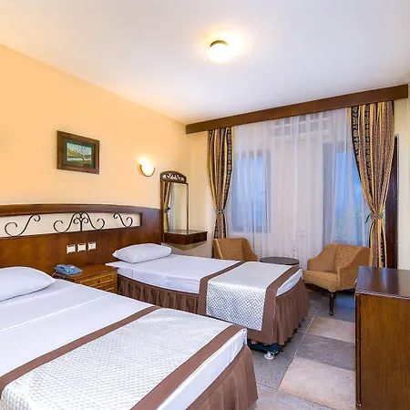 Club Phellos Szálloda 3*